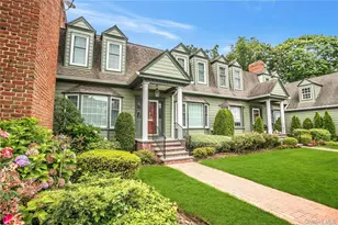 22 Duke Of Gloucest, Manhasset, NY 11030 - Photo 4