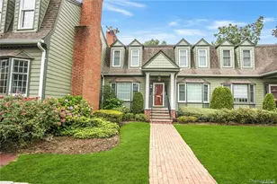 22 Duke Of Gloucest, Manhasset, NY 11030 - Photo 2