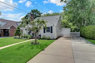 147 Sydney Ave, Malverne, NY 11565 - Photo 2