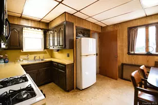 80-20 170th St, Jamaica, NY 11432 - Photo 8