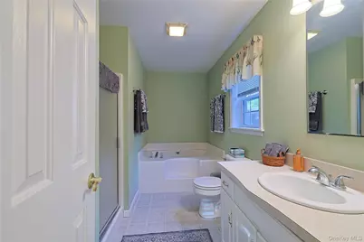 17 Cosmo Drive, Hopewell Junction, NY 12533 - Photo 6