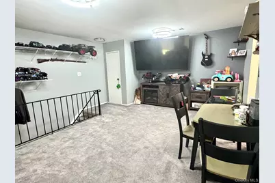 18 Navajo Court #18, Coram, NY 11727 - Photo 6