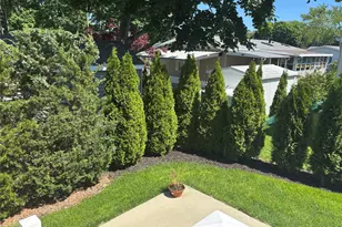 1661 Old Country, Riverhead, NY 11901 - Photo 34