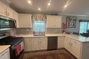 1661 Old Country, Riverhead, NY 11901 - Photo 16