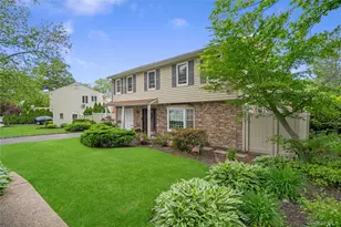 11 Edison Dr, South Huntington, NY 11746 - Photo 2