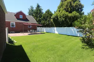 1054 Tulip Ave, Franklin Square, NY 11010 - Photo 16