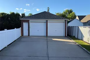 1054 Tulip Ave, Franklin Square, NY 11010 - Photo 14