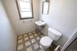 124 Washington Ave, Valley Stream, NY 11580 - Photo 18