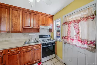 124 Washington Avenue, Valley Stream, NY 11580 - Photo 10