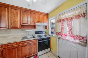 124 Washington Ave, Valley Stream, NY 11580 - Photo 10