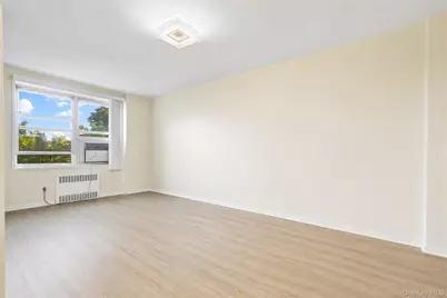 28-02 Parsons Boulevard #4E, Flushing, NY 11354 - Photo 4