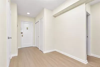 28-02 Parsons Boulevard #4E, Flushing, NY 11354 - Photo 6