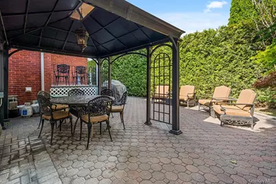 4 Point Crescent, Whitestone, NY 11357 - Photo 30