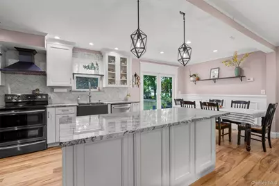 30 Orchard Park, Poughkeepsie, NY 12603 - Photo 2