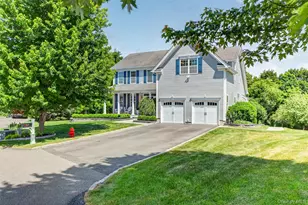 10 Sandlewood Circle, Hopewell Junction, NY 12533 - Photo 2