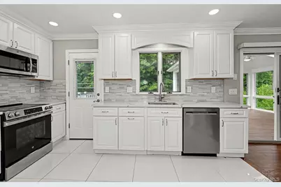 61 Friendly Road, Mahopac, NY 10541 - Photo 8
