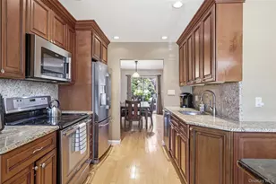 100 Baker Ct, Island Park, NY 11558 - Photo 8