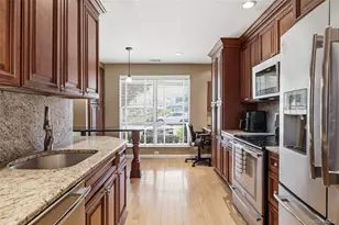 100 Baker Ct, Island Park, NY 11558 - Photo 6