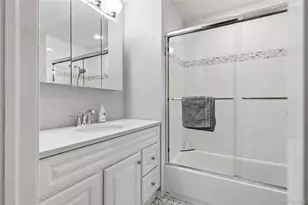 100 Baker Ct, Island Park, NY 11558 - Photo 18