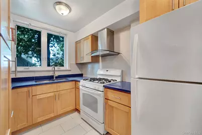 1945 Paulding Avenue, Bronx, NY 10462 - Photo 10