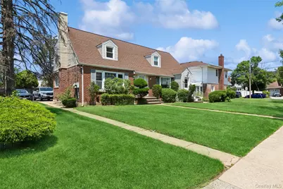 5 Seaton Gate, Valley Stream, NY 11580 - Photo 2