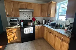 938 Scherger Ave, Patchogue, NY 11772 - Photo 6