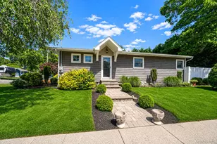 2 Pueblo Ct, Sayville, NY 11782 - Photo 8