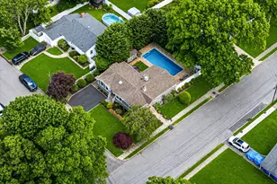 2 Pueblo Ct, Sayville, NY 11782 - Photo 2