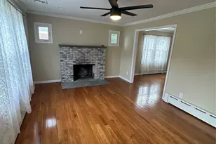 5 Ashwood Rd, Port Washington, NY 11050 - Photo 2