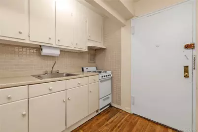 31-85 Crescent Street #2nd, Astoria, NY 11106 - Photo 10