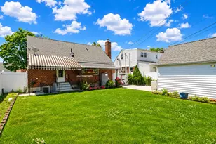 43 McAlester Ave, Hicksville, NY 11801 - Photo 2