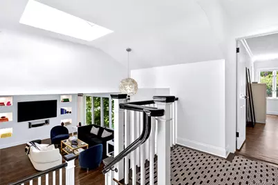 16 Cherrywood Lane, Flower Hill, NY 11050 - Photo 10