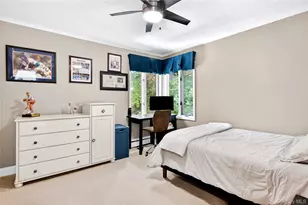 16 Cherrywood Ln, Flower Hill, NY 11050 - Photo 26