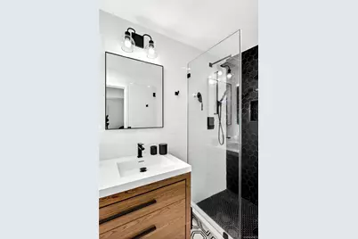 16 Cherrywood Lane, Flower Hill, NY 11050 - Photo 24