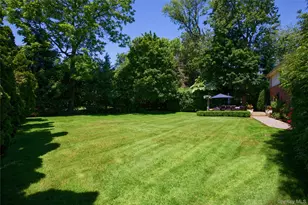 16 Cherrywood Ln, Flower Hill, NY 11050 - Photo 30