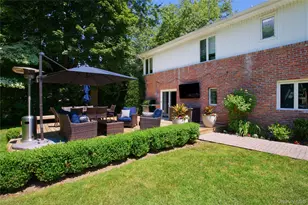 16 Cherrywood Ln, Flower Hill, NY 11050 - Photo 32