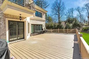26 Spring Ln, Great Neck, NY 11024 - Photo 18