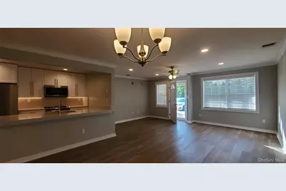 81 Secatogue Avenue #29, Farmingdale, NY 11735 - Photo 4
