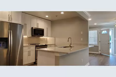81 Secatogue Avenue #29, Farmingdale, NY 11735 - Photo 2
