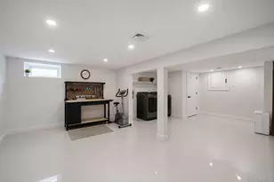 11 Gallatin Dr, Dix Hills, NY 11746 - Photo 28