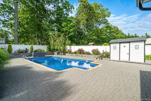 11 Gallatin Dr, Dix Hills, NY 11746 - Photo 32