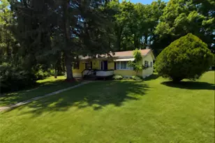 514 Mark Twain Dr, Walden, NY 12586 - Photo 2