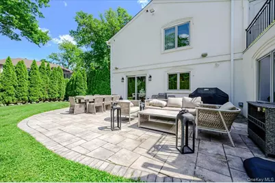 4 Poplar Court, Great Neck, NY 11024 - Photo 36