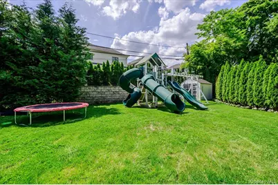 4 Poplar Court, Great Neck, NY 11024 - Photo 32