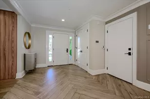 4 Poplar Ct, Great Neck, NY 11024 - Photo 4
