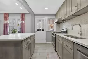 70-08 165th St, Fresh Meadows, NY 11365 - Photo 8