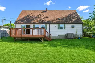 454 Hawkins Rd, Selden, NY 11784 - Photo 36