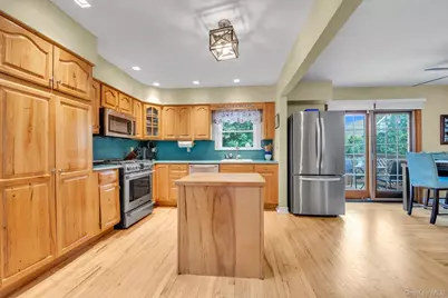 284 Whitehall Road, Garden City, NY 11530 - Photo 8