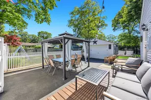 4 Pine St, Holtsville, NY 11742 - Photo 18