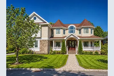 78 Swan Court, East Hills, NY 11576 - Photo 2